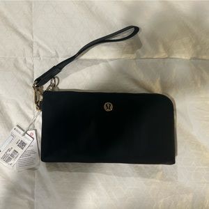 NWT Lululemon wristlet